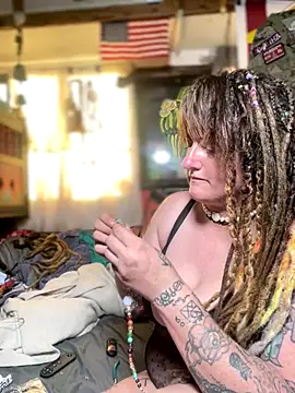 Snapshot of 1-800-FUCKYOU chatting on 11-03-25, 12:05 1-800-FUCKYOU online show from 11-03-25, 12:05