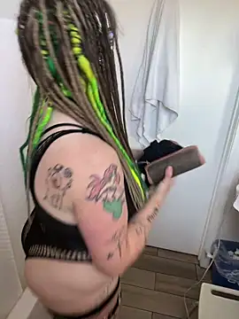 Snapshot of 1-800-FUCKYOU chatting on 10-16-25, 04:15 1-800-FUCKYOU online show from 10-16-25, 04:15