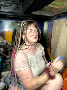 Snapshot of 1-800-FUCKYOU chatting on 09-10-25, 05:28 1-800-FUCKYOU online show from 09-10-25, 05:28