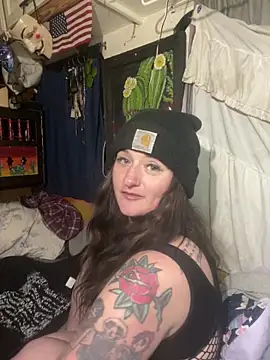 Snapshot of 1-800-FUCKYOU chatting on 03-15-25, 04:46 1-800-FUCKYOU online show from 03-15-25, 04:46