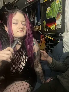 Snapshot of 1-800-FUCKYOU chatting on 01-19-25, 07:46 1-800-FUCKYOU online show from 01-19-25, 07:46