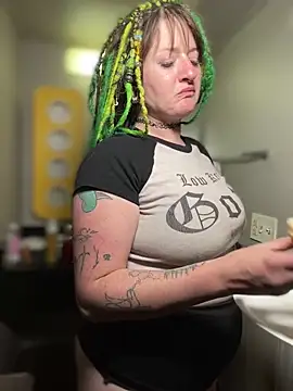 Snapshot of 1-800-FUCKYOU chatting on 10-30-25, 06:01 1-800-FUCKYOU online show from 10-30-25, 06:01