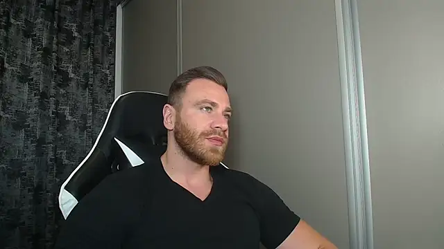 Snapshot of Thori92 chatting on 06-15-26, 02:06 Thori92 online show from 06-15-26, 02:06