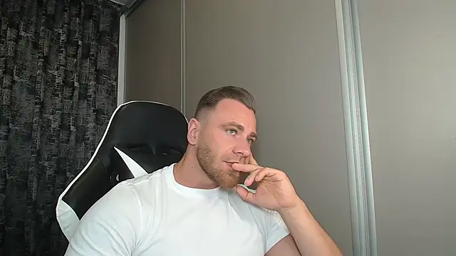 Snapshot of Thori92 chatting on 07-05-26, 04:14 Thori92 online show from 07-05-26, 04:14