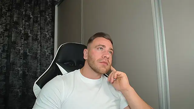 Snapshot of Thori92 chatting on 07-18-26, 07:44 Thori92 online show from 07-18-26, 07:44