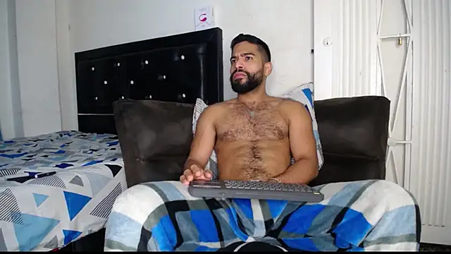 sweatyhairypig23 online show from 03-13-25, 01:43