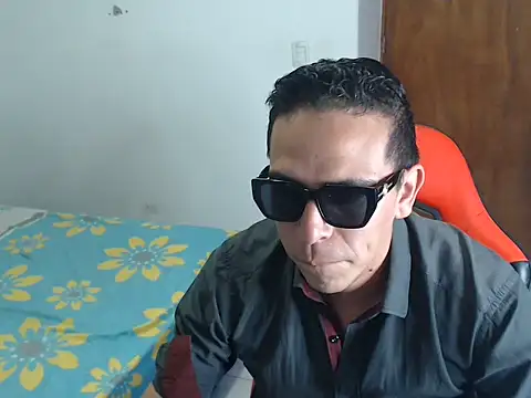 jeancarloscum12 online show from 06-12-26, 10:40