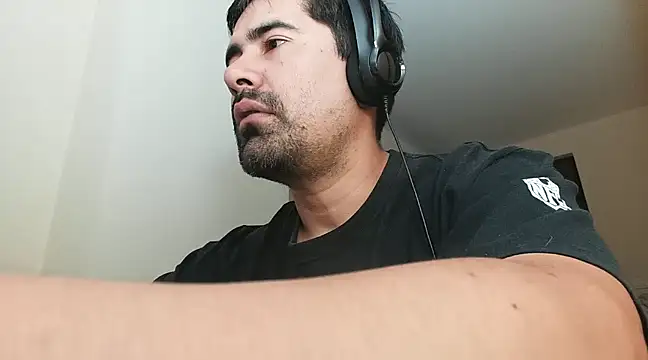 Snapshot of VonDoomdelToro chatting on 02-10-25, 03:57 VonDoomdelToro online show from 02-10-25, 03:57