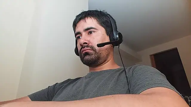 Snapshot of VonDoomdelToro chatting on 02-14-25, 01:45 VonDoomdelToro online show from 02-14-25, 01:45