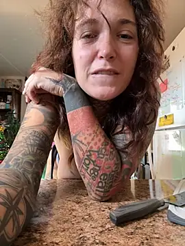 Snapshot of sugarmama90s chatting on 11-30-25, 03:35 sugarmama90s online show from 11-30-25, 03:35