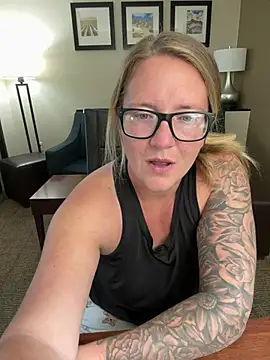 Snapshot of Lizzyloo chatting on 02-19-26, 03:09 Lizzyloo online show from 02-19-26, 03:09