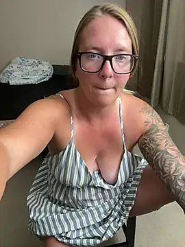 Snapshot of Lizzyloo chatting on 07-15-26, 12:39 Lizzyloo online show from 07-15-26, 12:39