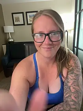 Snapshot of Lizzyloo chatting on 02-25-26, 03:01 Lizzyloo online show from 02-25-26, 03:01