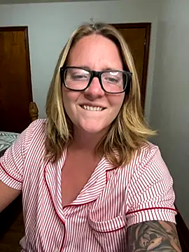 Snapshot of Lizzyloo chatting on 10-11-25, 10:11 Lizzyloo online show from 10-11-25, 10:11