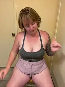Snapshot of Lizzyloo chatting on 02-23-25, 03:56 Lizzyloo online show from 02-23-25, 03:56