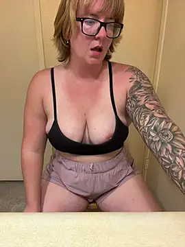 Snapshot of Lizzyloo chatting on 02-20-25, 03:12 Lizzyloo online show from 02-20-25, 03:12