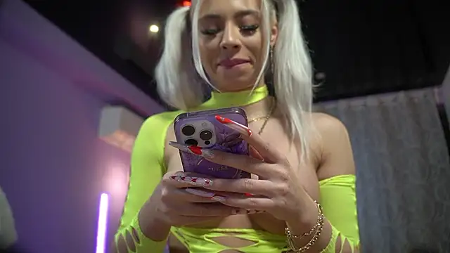 Snapshot of mandypeas chatting on 02-11-26, 07:41 mandypeas online show from 02-11-26, 07:41