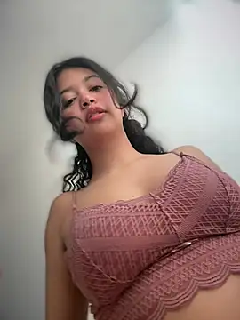 Peach Girll online show from 05-13-26, 04:14