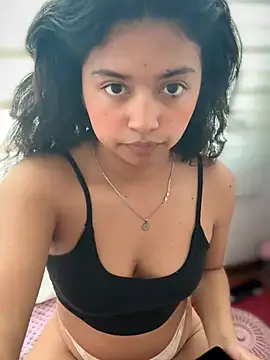 Peach Girll online show from 05-26-26, 06:39