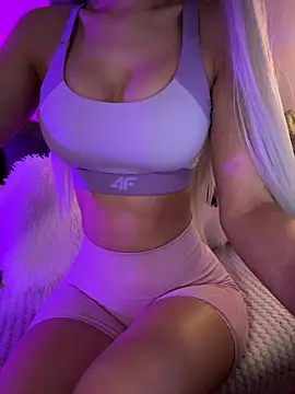 BarbieXs online show from 03-18-25, 05:44