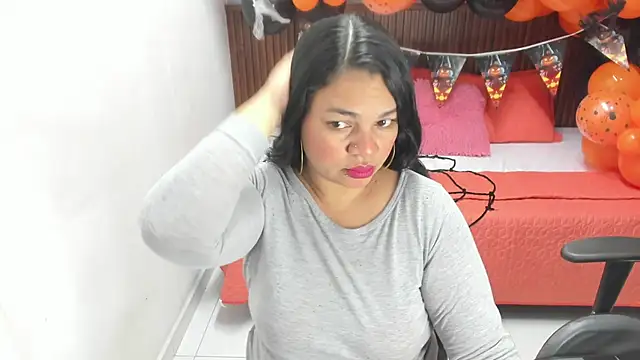 Snapshot of Cloe_35 chatting on 10-22-25, 08:08 Cloe 35 online show from 10-22-25, 08:08