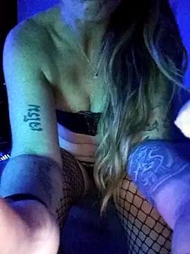 Snapshot of MilaRouche chatting on 09-19-25, 01:20 MilaRouche online show from 09-19-25, 01:20