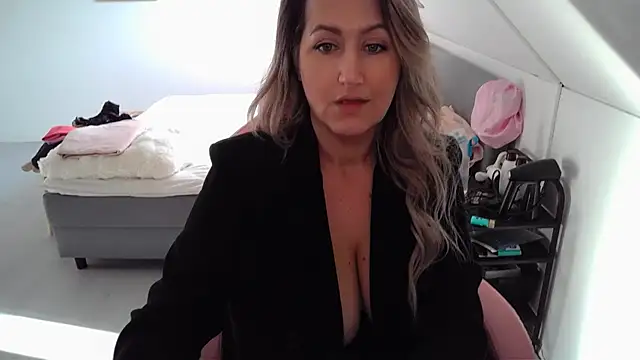 Snapshot of TessToy chatting on 03-03-25, 03:43 TessToy online show from 03-03-25, 03:43