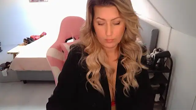 Snapshot of TessToy chatting on 03-02-25, 11:19 TessToy online show from 03-02-25, 11:19