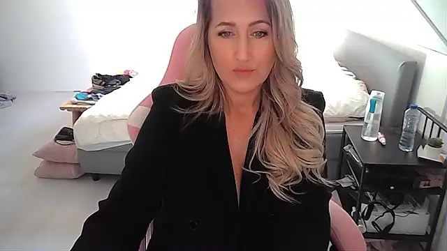 Snapshot of TessToy chatting on 03-18-25, 11:44 TessToy online show from 03-18-25, 11:44