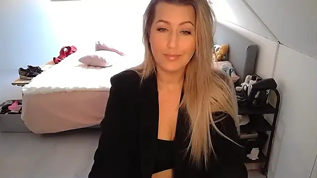 Snapshot of TessToy chatting on 02-17-25, 09:46 TessToy online show from 02-17-25, 09:46