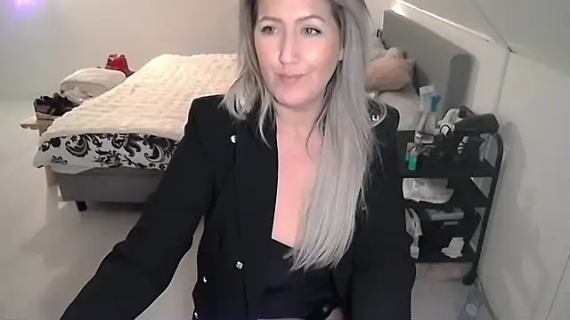 Snapshot of TessToy chatting on 02-04-25, 06:27 TessToy online show from 02-04-25, 06:27