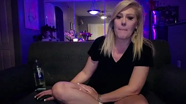 Lexi Shocker online show from 11-06-25, 04:05