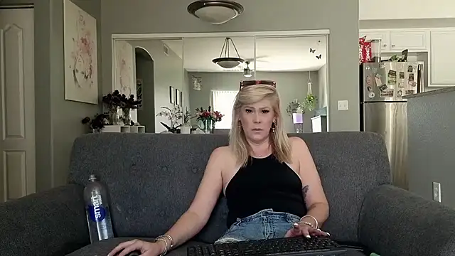 Lexi Shocker online show from 11-06-25, 06:56