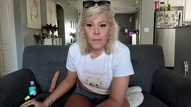 Lexi Shocker online show from 05-10-26, 05:48