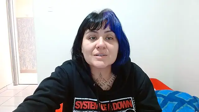 Snapshot of vaholiver chatting on 06-21-26, 04:02 vaholiver online show from 06-21-26, 04:02
