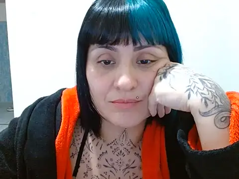 Snapshot of vaholiver chatting on 07-14-26, 12:43 vaholiver online show from 07-14-26, 12:43