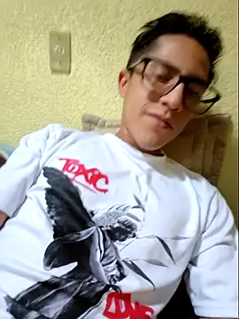 Snapshot of KevinCrz chatting on 10-18-25, 11:07 KevinCrz online show from 10-18-25, 11:07