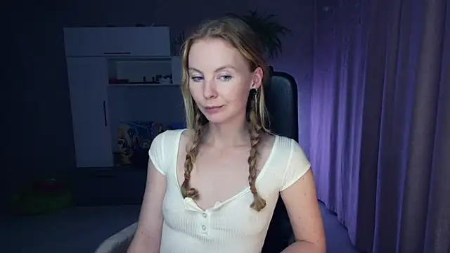 Cuddle Cat online show from 10-27-25, 01:56