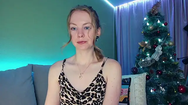 Cuddle Cat online show from 01-11-25, 05:20