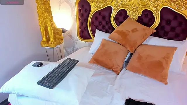 Dulce 26  online show from 12-17-25, 10:37