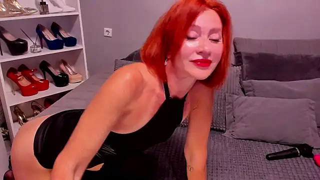 Jullia Moor online show from 06-20-26, 12:26