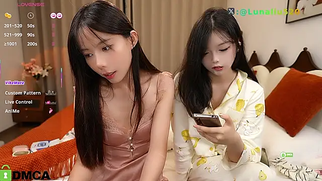 Snapshot of Luna520 chatting on 10-09-25, 12:06 Luna520 online show from 10-09-25, 12:06