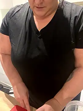 sweeti Em online show from 01-18-26, 04:43