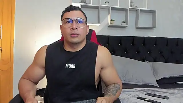 tyler hank01 online show from 04-08-26, 11:39