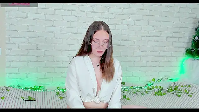 LinaKenny online show from 12-20-25, 05:05