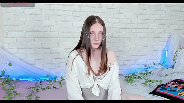 LinaKenny online show from 03-12-26, 06:12