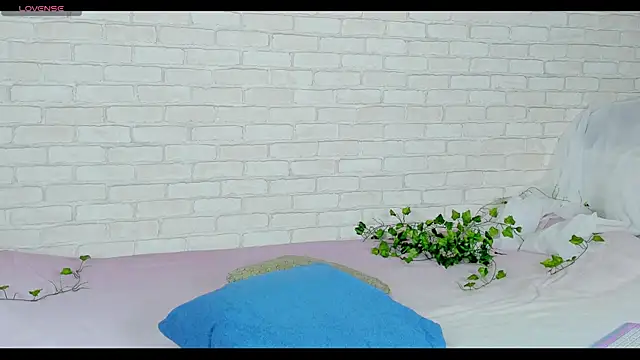 LinaKenny online show from 01-12-26, 02:13