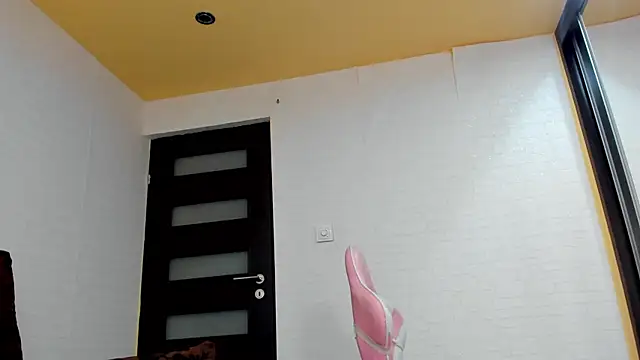 Snapshot of Britney_Charm_ chatting on 03-22-25, 09:02 Britney Charm  online show from 03-22-25, 09:02