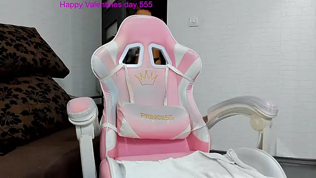 Snapshot of Britney_Charm_ chatting on 02-13-25, 05:58 Britney Charm  online show from 02-13-25, 05:58