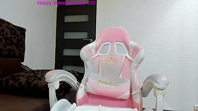 Snapshot of Britney_Charm_ chatting on 02-17-25, 06:31 Britney Charm  online show from 02-17-25, 06:31